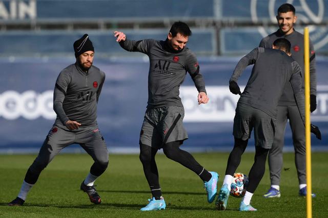 周琦21+8胡明轩20分广东大胜山东 高诗岩15分