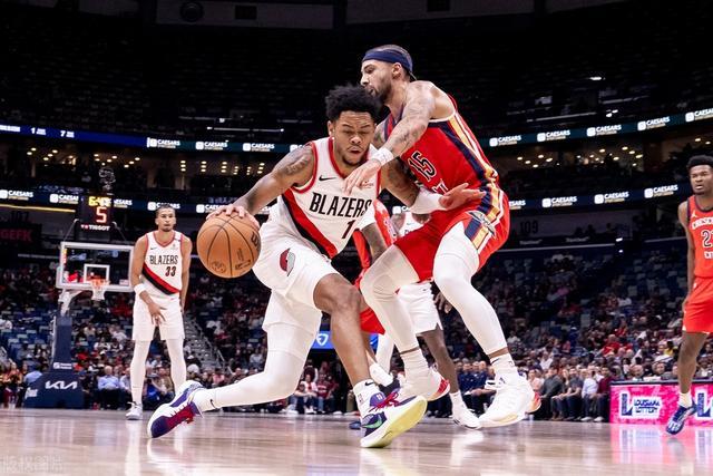 阿森纳可让马丁内利移到右路，或冬窗寻求补强